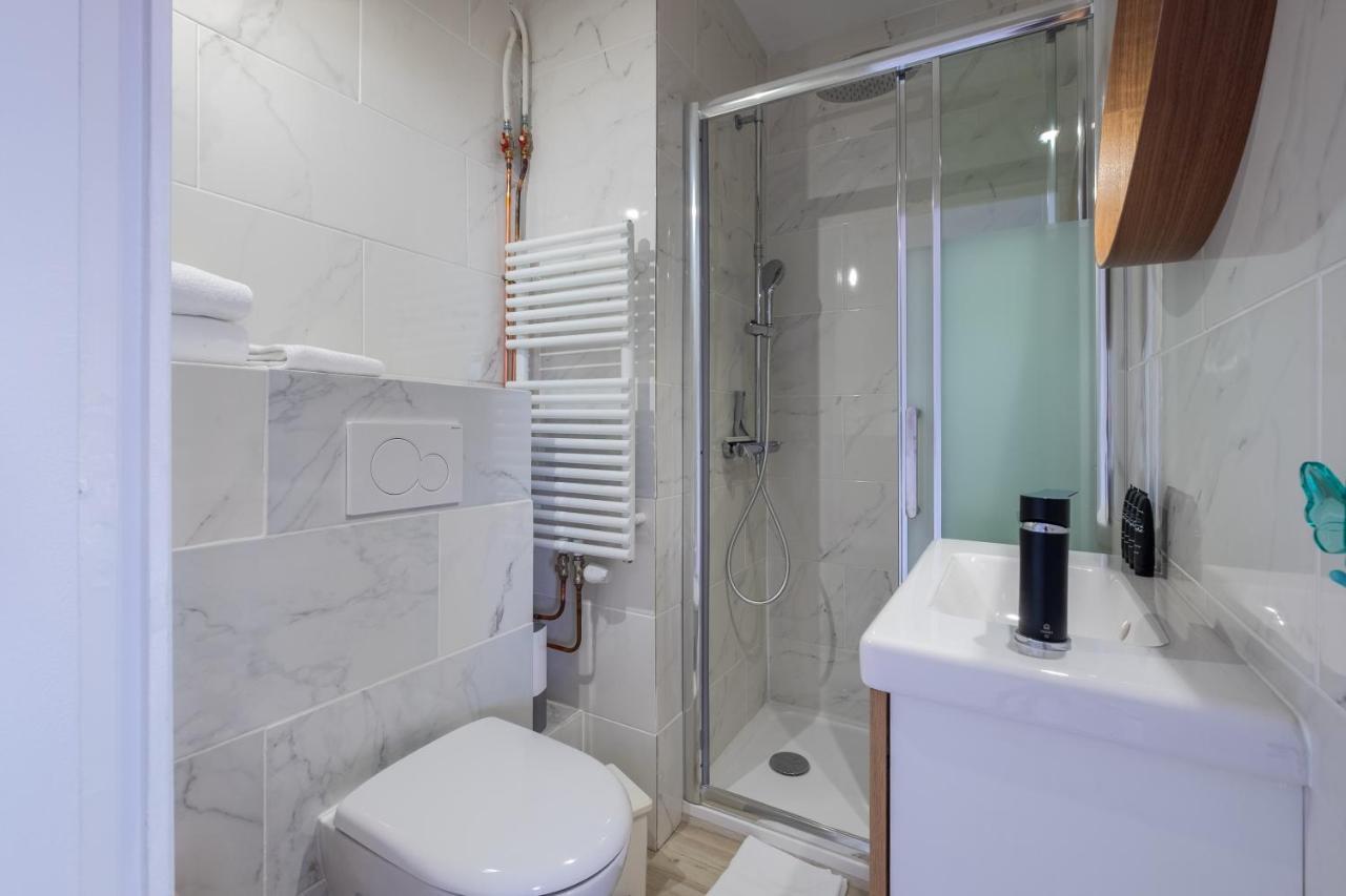 Honore Suite Saint Antoine Lyon Bagian luar foto